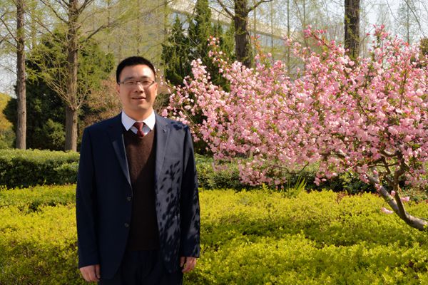 强承魁：党委委员、副校长