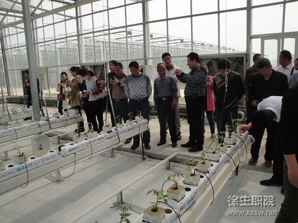 农技推广骨干人才培训班学员在赣榆雅仕农场参观见习现代农业4